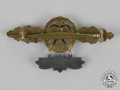 germany,_luftwaffe._a_squadron_clasp_for_short_distance_daytime_fighters,_gold_grade,_with_hanger_c18-019594