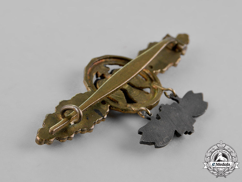 germany,_luftwaffe._a_squadron_clasp_for_short_distance_daytime_fighters,_gold_grade,_with_hanger_c18-019596
