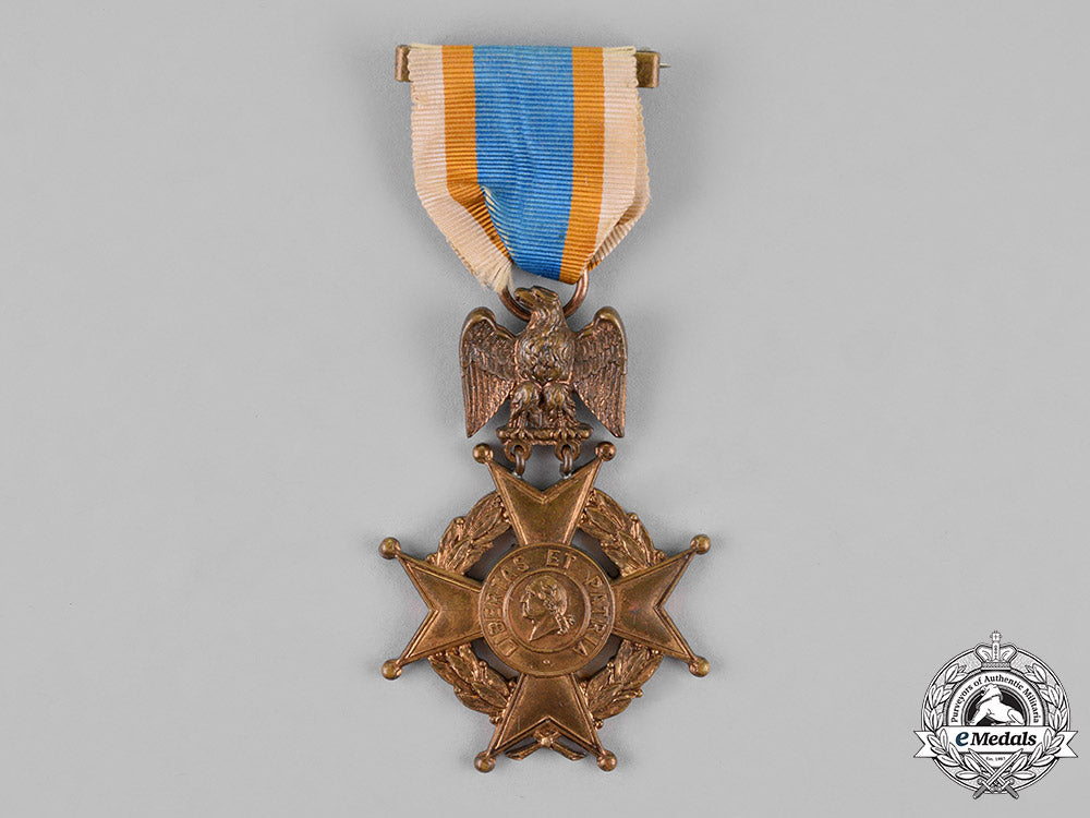 united_states._a_national_society_of_the_sons_of_the_american_revolution_badge_c18-019616