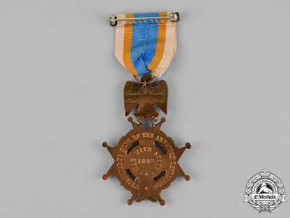 united_states._a_national_society_of_the_sons_of_the_american_revolution_badge_c18-019617
