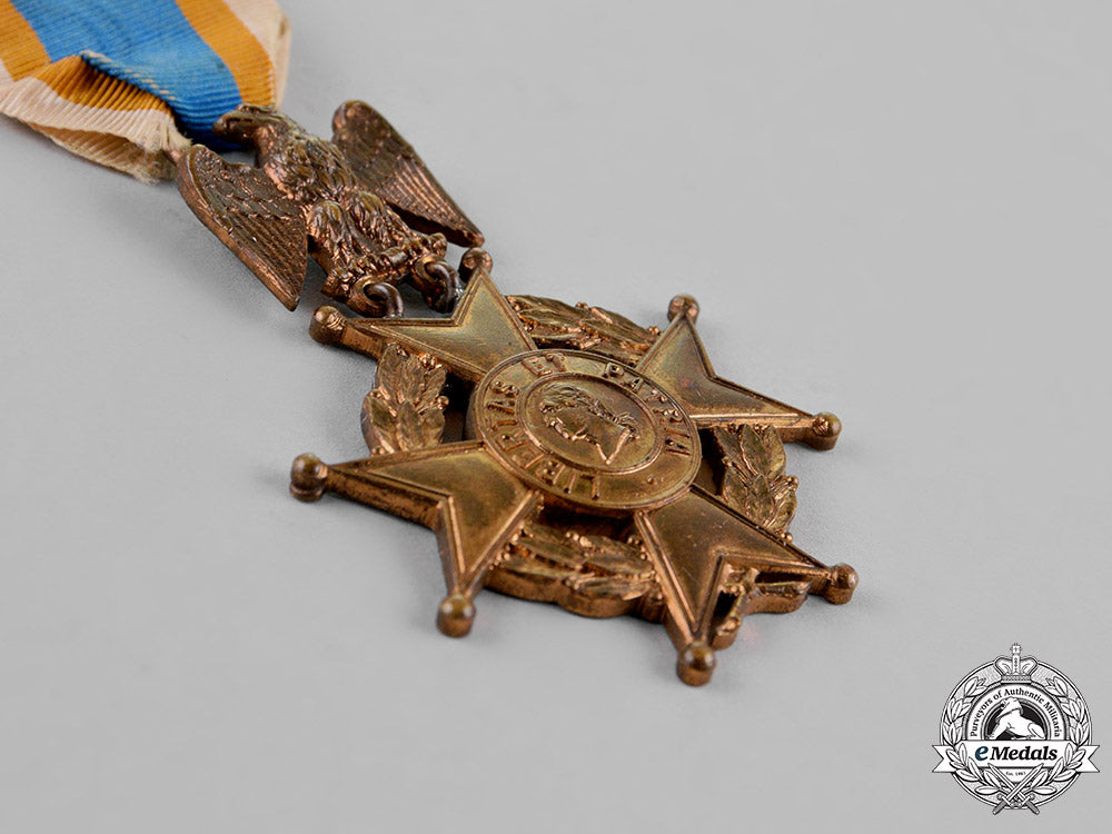 united_states._a_national_society_of_the_sons_of_the_american_revolution_badge_c18-019620