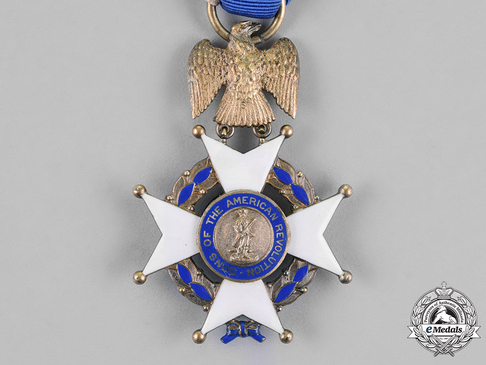 united_states._a_national_society_of_the_sons_of_the_american_revolution_membership_badge_c18-019641_1