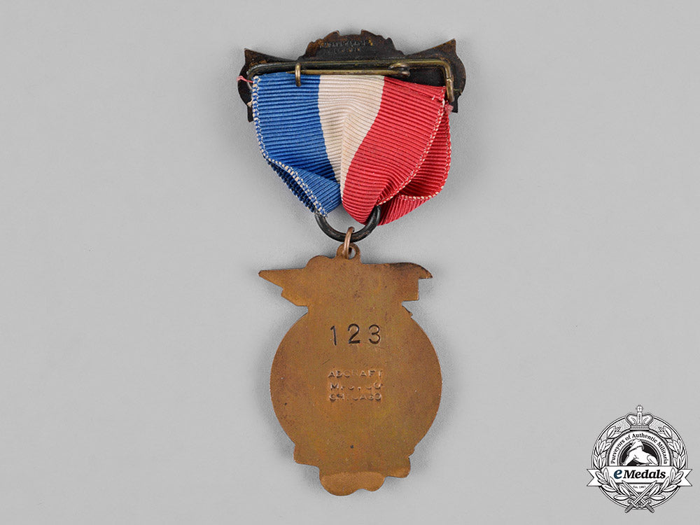 united_states._a_united_veterans_of_the_republic_membership_badge_c18-019667