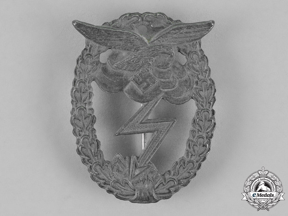 germany,_luftwaffe._a_ground_assault_badge,_c.1944_c18-019743