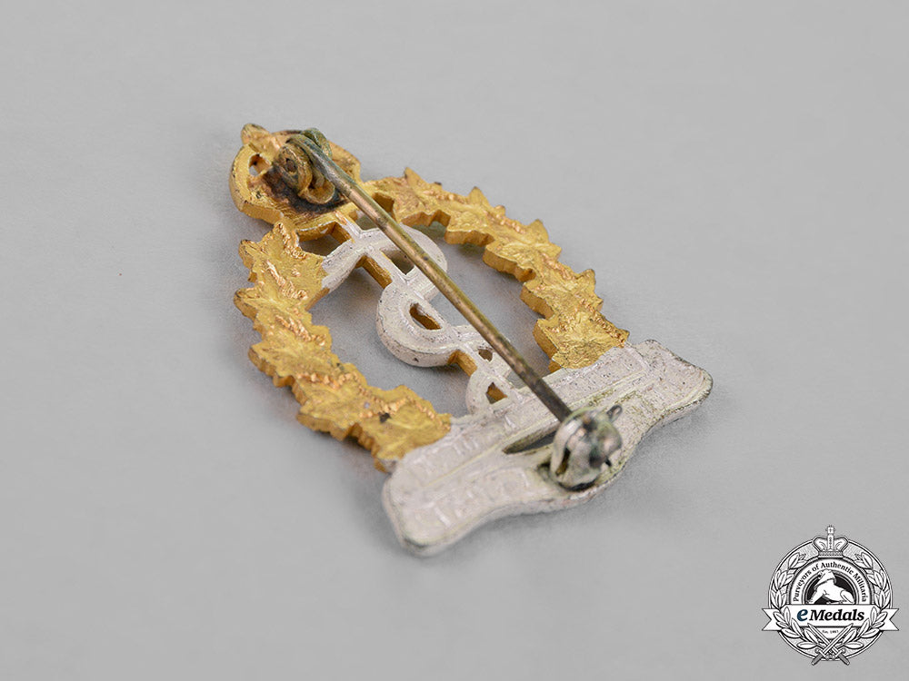 canada._a_pair_of_royal_canadian_army_medical_corps_nursing_sisters_officer's_collar_badges_c18-019801_1