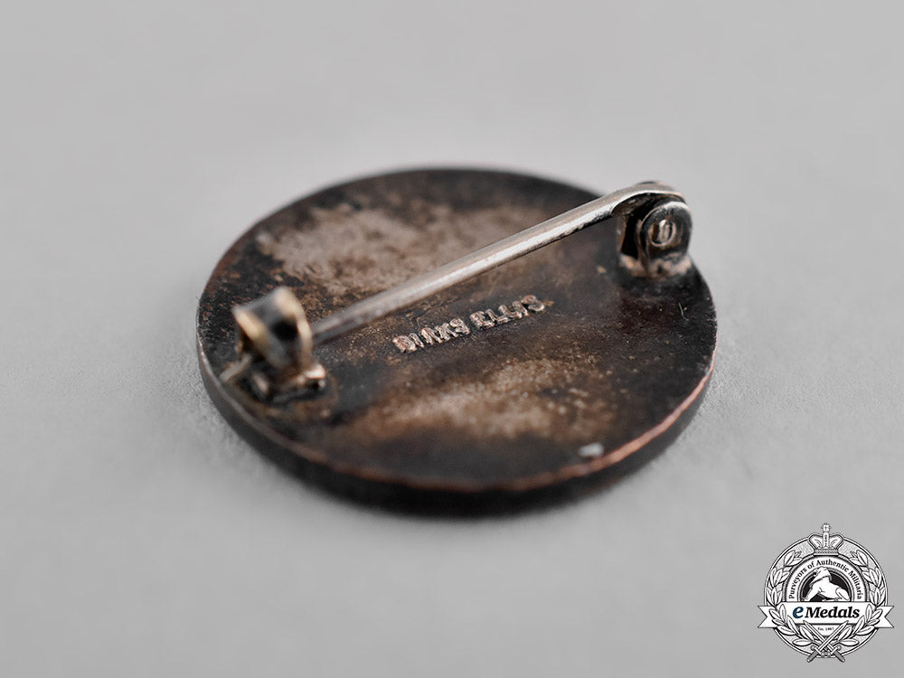 canada._six_women's_auxiliary_corps_badges,_c.1943_c18-019836