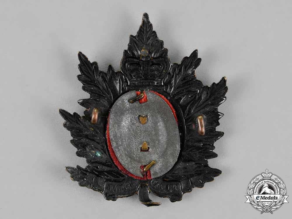canada._a_victorian2_nd_regiment_queen's_own_rifles_cap_badge,_c.1890_s_c18-019858_1