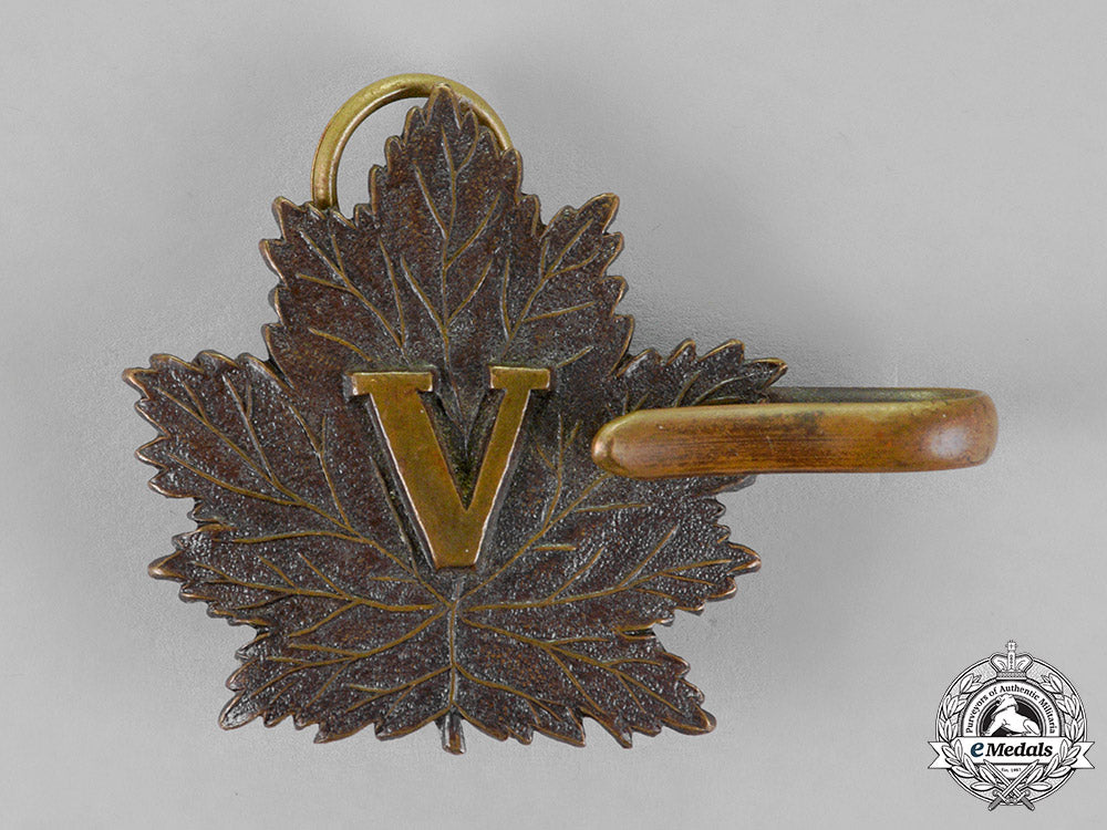 canada._two_first_war_canadian_nursing_sister_insignia_c18-019871
