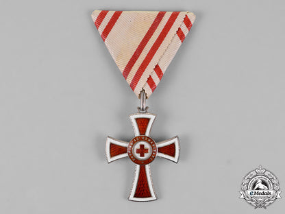 austria,_empire._an_honour_decoration_of_the_red_cross,_second_class_cross,_c.1917_c18-019998