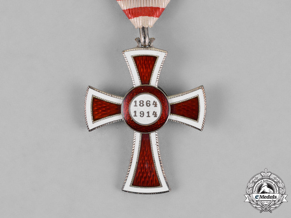 austria,_empire._an_honour_decoration_of_the_red_cross,_second_class_cross,_c.1917_c18-020001
