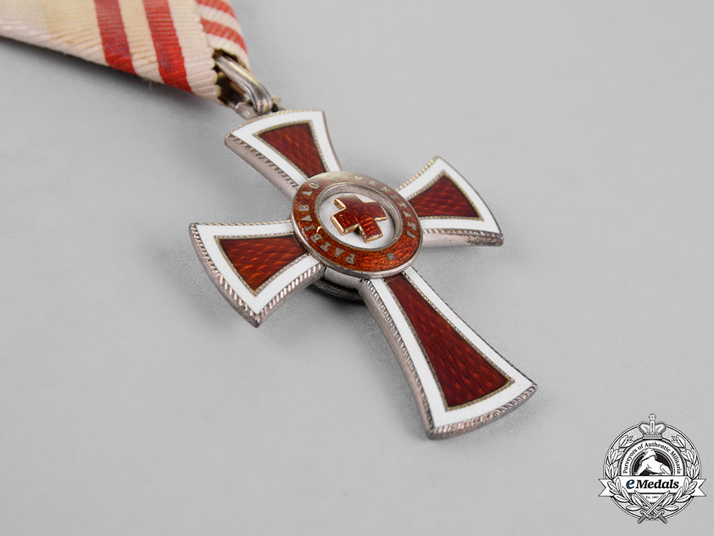 austria,_empire._an_honour_decoration_of_the_red_cross,_second_class_cross,_c.1917_c18-020002