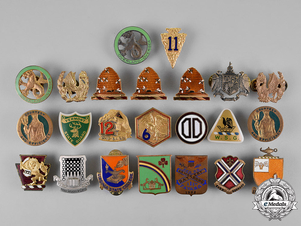 united_states._a_lot_of_seventy_military_insignia_badges_c18-020056