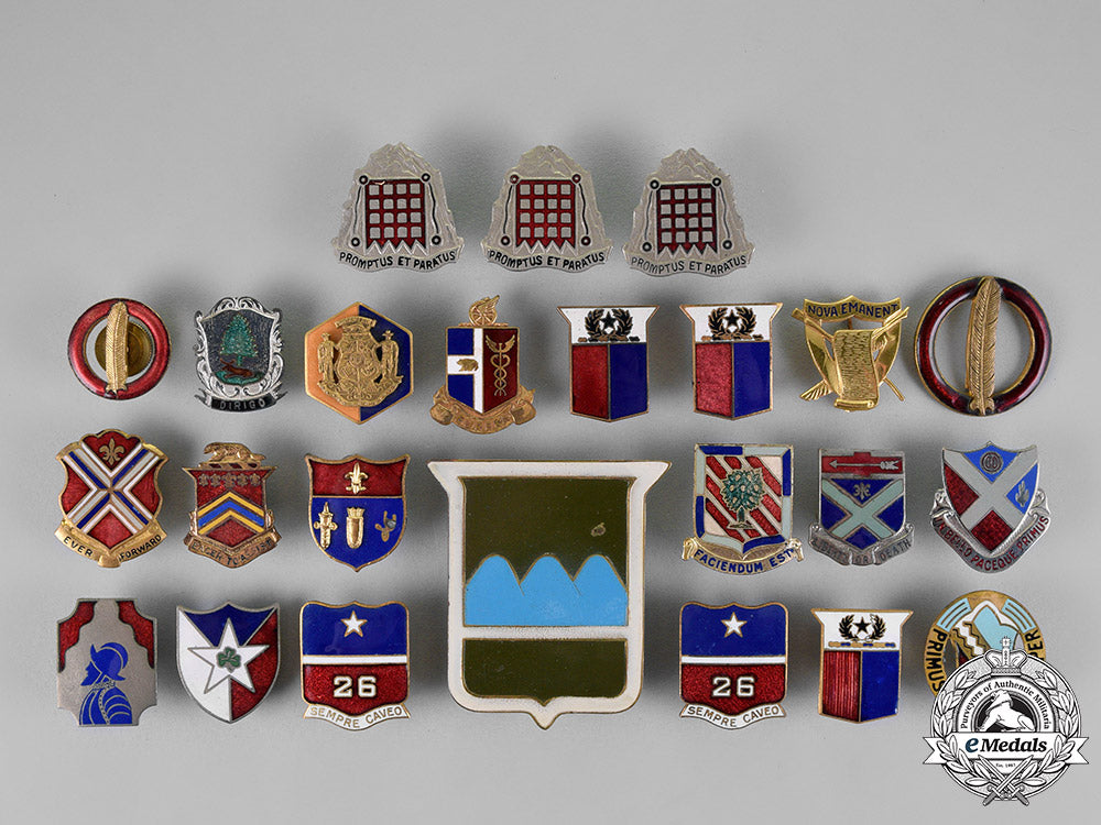 united_states._a_lot_of_seventy_military_insignia_badges_c18-020058