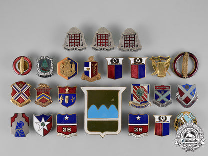 united_states._a_lot_of_seventy_military_insignia_badges_c18-020058