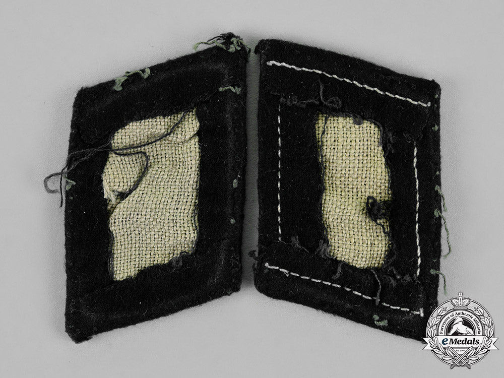 germany,_waffen-_ss._a_pair_of_ss-_mann’s_collar_tabs,_type3(1940-1945)_c18-020185