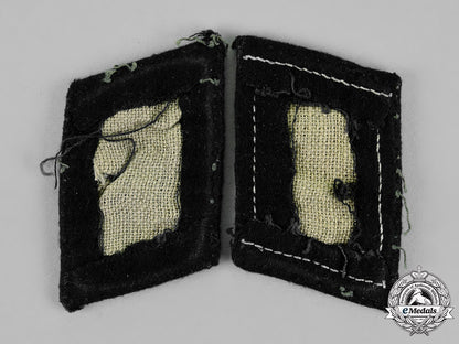 germany,_waffen-_ss._a_pair_of_ss-_mann’s_collar_tabs,_type3(1940-1945)_c18-020185