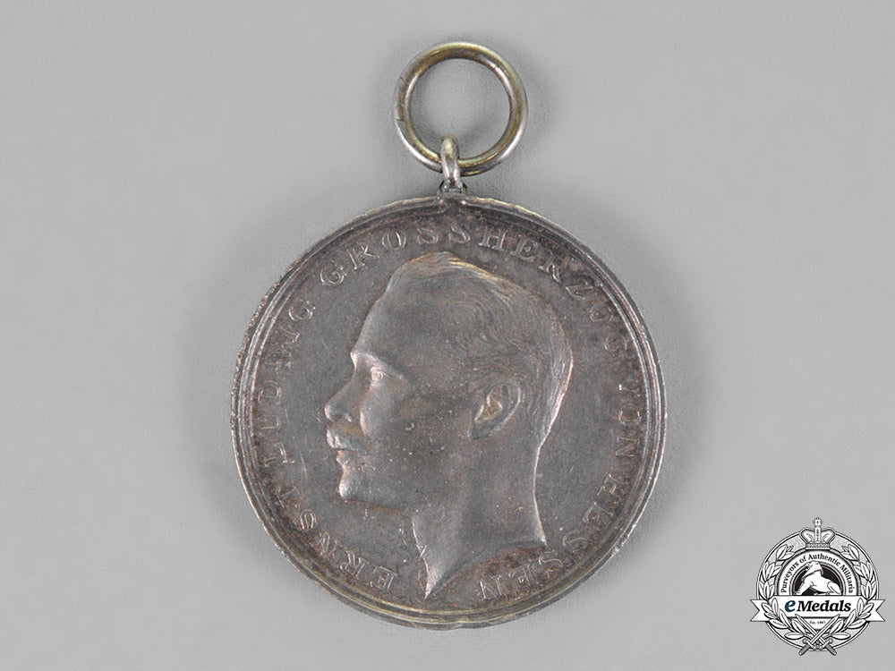 hessen-_darmstadt._a_silver_medal_for_bravery,_with_its_original_packet_of_issue_c18-020217