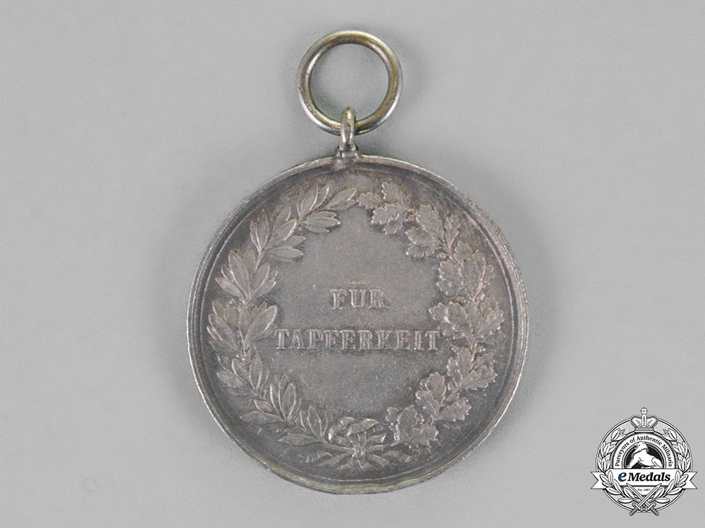 hessen-_darmstadt._a_silver_medal_for_bravery,_with_its_original_packet_of_issue_c18-020218