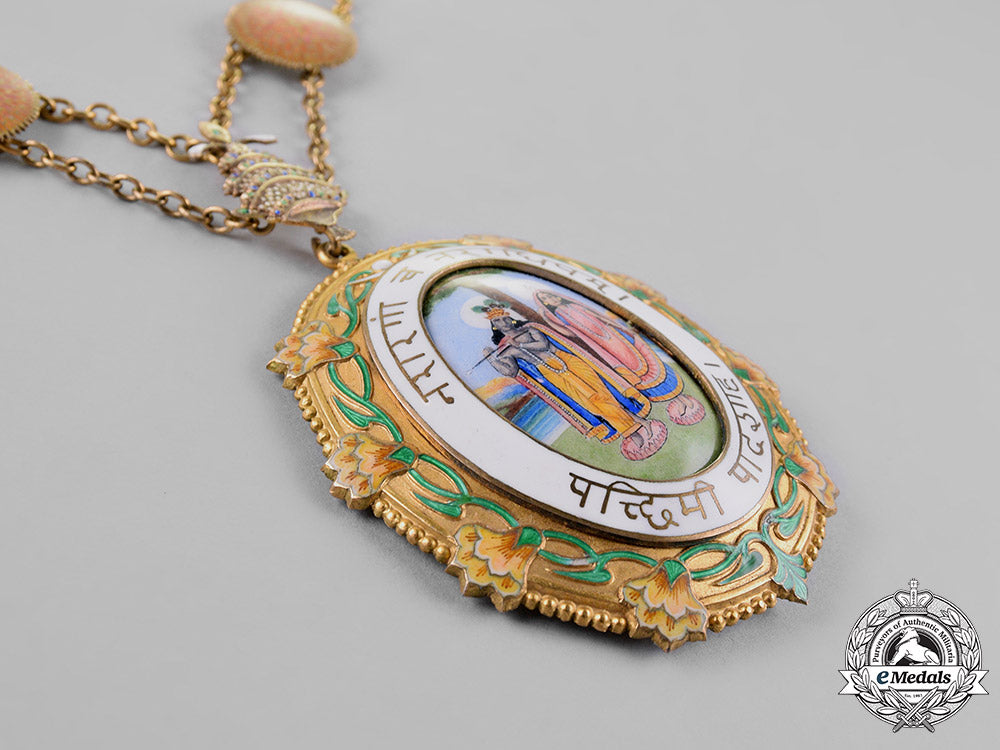 india,_state_of_patiala._an_order_of_krishna,_collar_with_badge,_c.1936_c18-020579_1_1