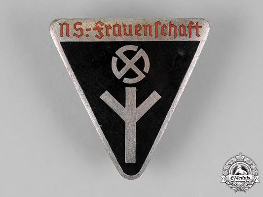 germany._a_national_socialist_women’s_league_membership_badge,_third_type,_by_karl_pichl_c18-020706