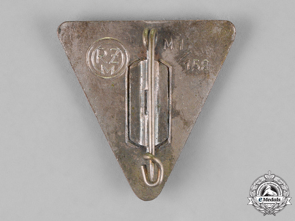 germany._a_national_socialist_women’s_league_membership_badge,_third_type,_by_karl_pichl_c18-020707