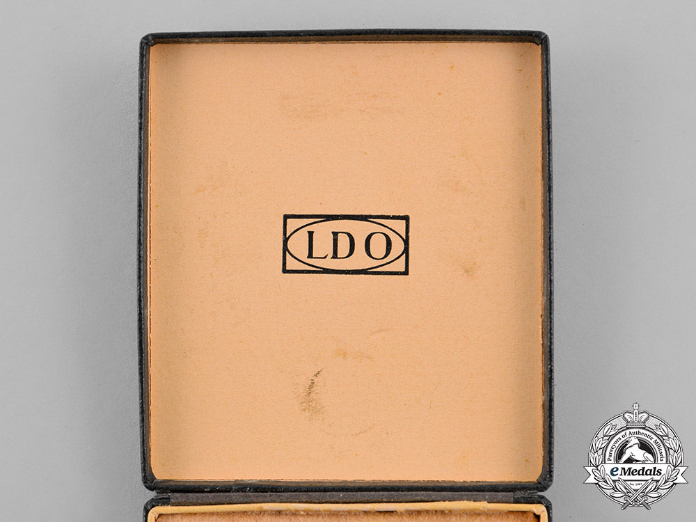 germany._a_mint_iron_cross1939_second_class,_in_its_ldo_presentation_case_c18-021312
