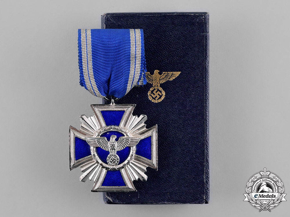 germany._a_nsdap15-_year_long_service_award_in_its_presentation_case_of_issue,_heavy_version_c18-021317
