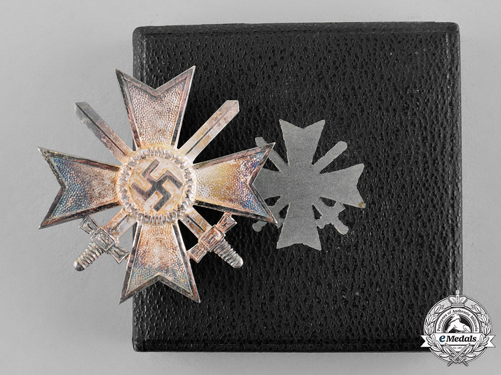 germany._a_war_merit_cross_first_class_with_swords,_cased,_by_deschler&_sohn_c18-021440_1