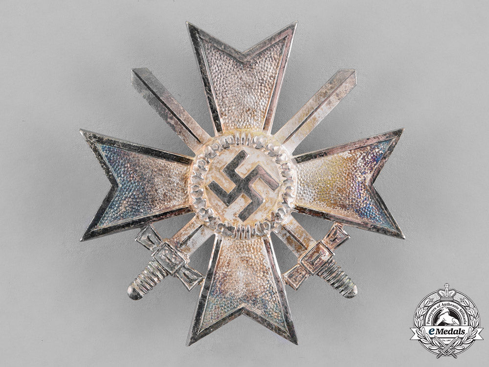 germany._a_war_merit_cross_first_class_with_swords,_cased,_by_deschler&_sohn_c18-021441_1