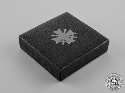 germany._a_war_merit_cross_first_class_with_swords,_cased,_by_deschler&_sohn_c18-021451_1