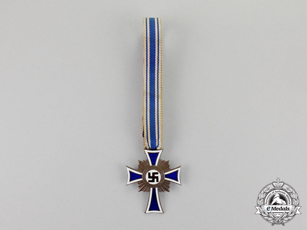 germany._a_bronze_grade_cross_of_honour_of_the_german_mother_c18-0215