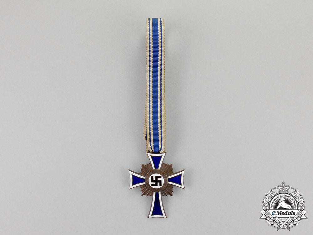 germany._a_bronze_grade_cross_of_honour_of_the_german_mother_c18-0215