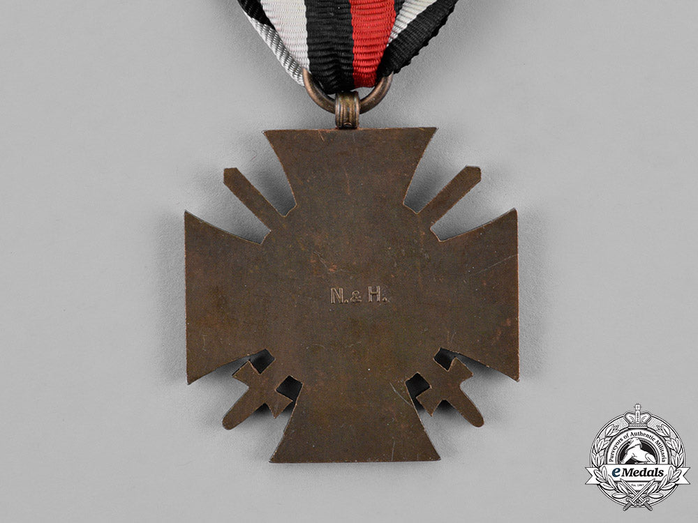 germany._a_first_war_period_hindenburg_cross,_with_its_matching_boutonniere_c18-021895