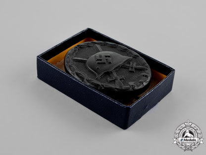 germany._a_wound_badge,_black_grade,_in_its_ldo_presentation_case_c18-021927