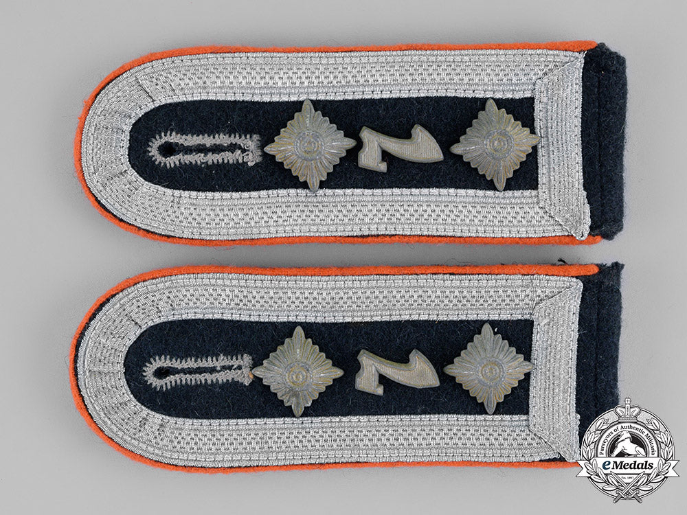 germany,_luftwaffe/_a_pair_of_flak_regiment7_oberfeldwebel’s_shoulder_straps_c18-021952