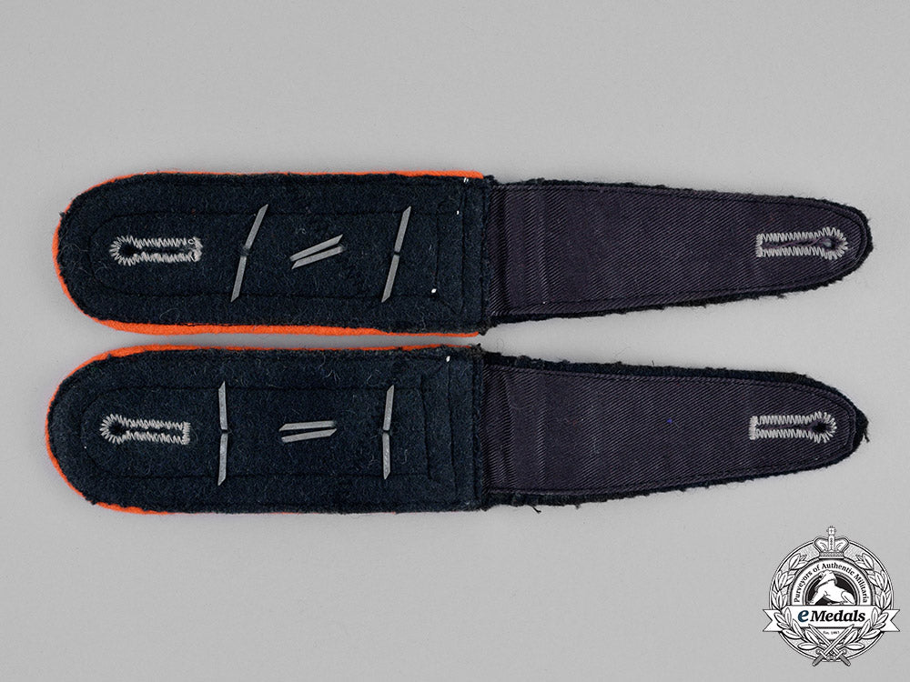 germany,_luftwaffe/_a_pair_of_flak_regiment7_oberfeldwebel’s_shoulder_straps_c18-021954