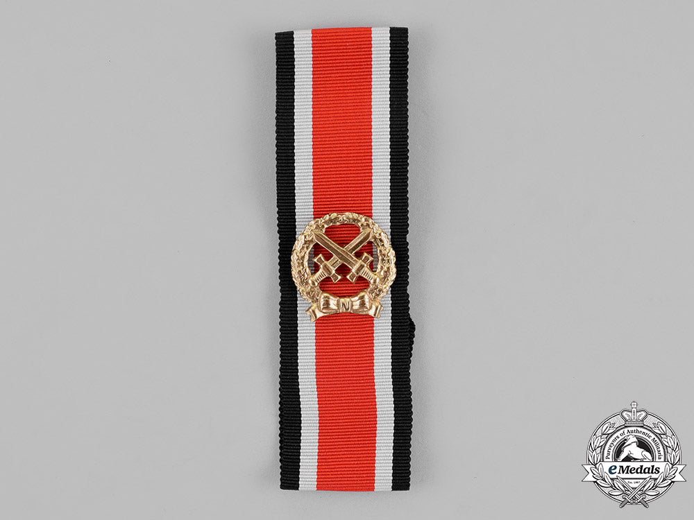 germany,_republic._a_heer(_army)_honour_roll_clasp_in_its_case,1957_version._c18-021995_1