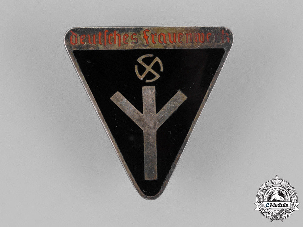 germany._a_national_socialist_women’s_league_membership_badge,_by_ferdinand_wagner_c18-022050