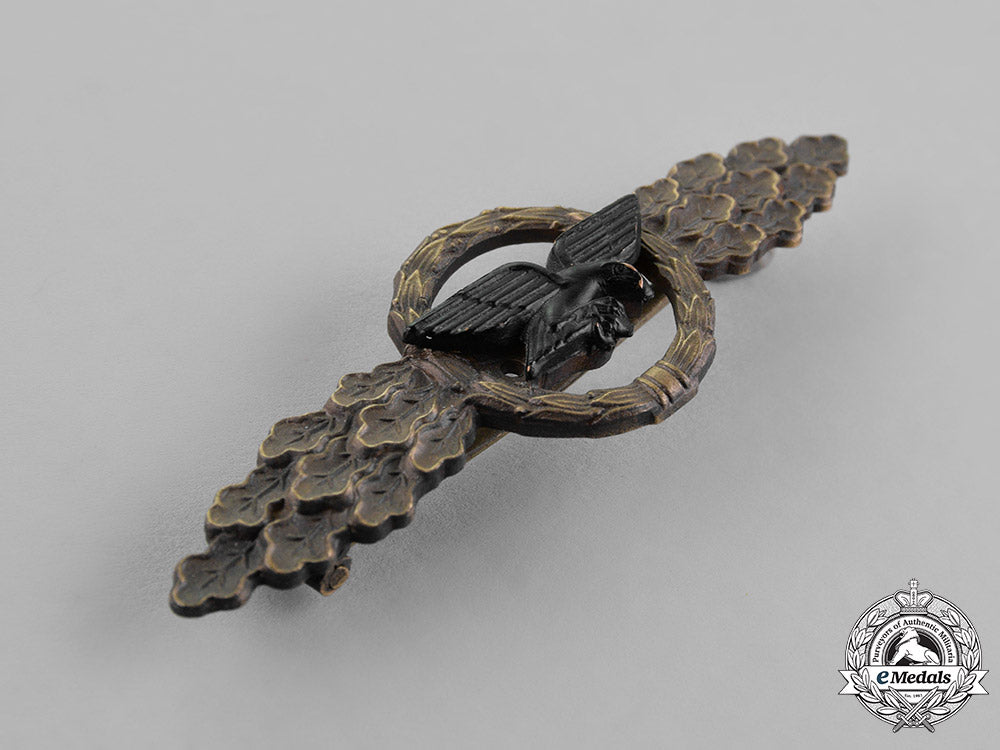germany,_republic._a_luftwaffe_front_flying_clasp_for_transport_pilots,_bronze_grade,1957_version_c18-022202