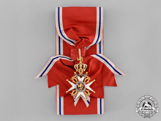 norway._an_order_of_st._olaf;_grand_cross_with_swords_in_gold(1905-1937)_c18-022346_1_1