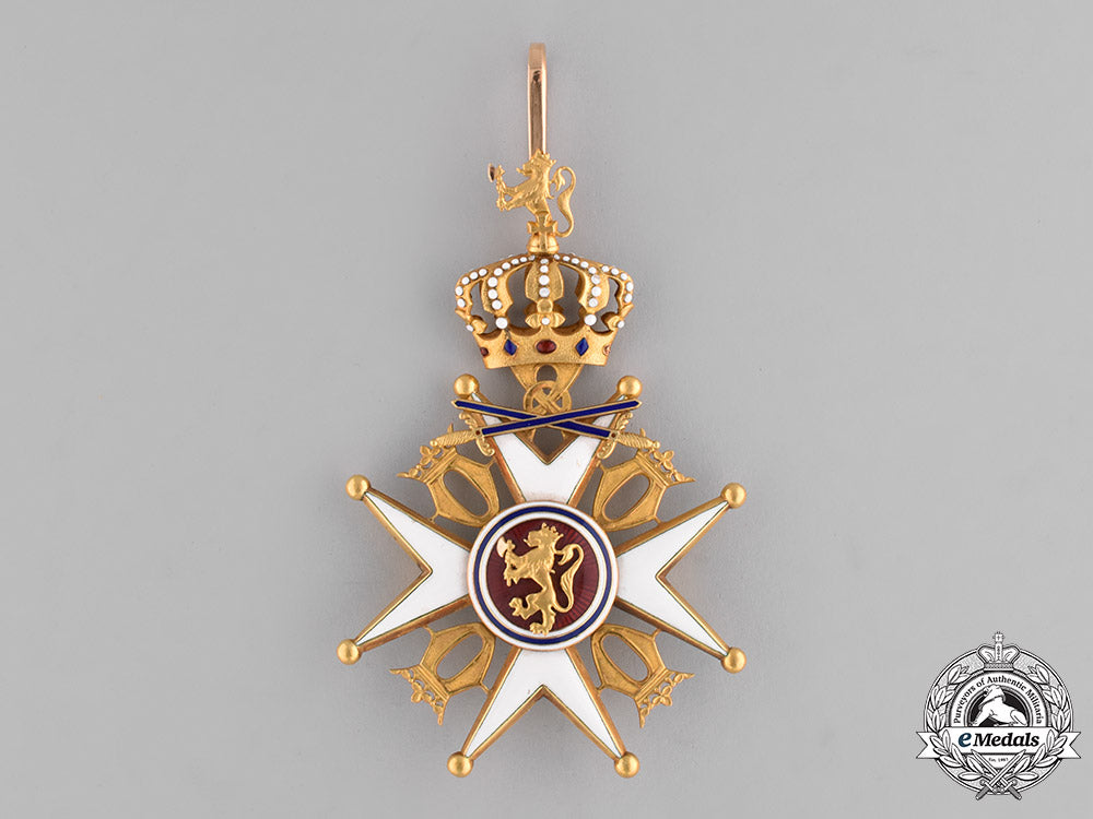norway._an_order_of_st._olaf;_grand_cross_with_swords_in_gold(1905-1937)_c18-022347_1_1