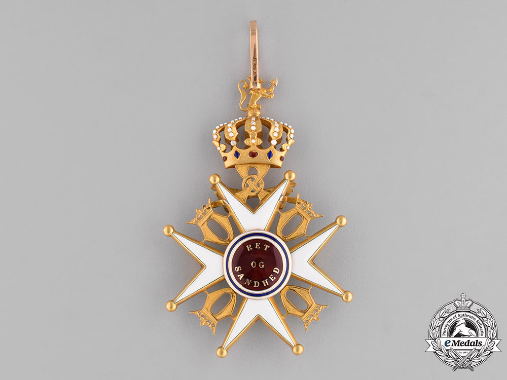 norway._an_order_of_st._olaf;_grand_cross_with_swords_in_gold(1905-1937)_c18-022348_1_1