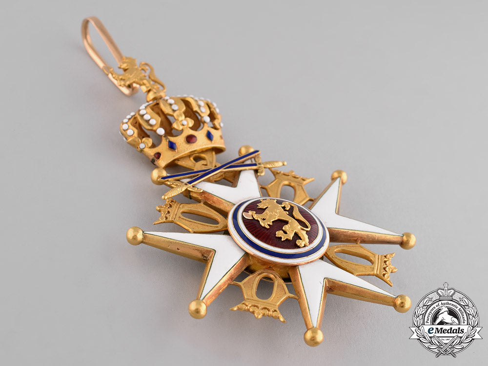 norway._an_order_of_st._olaf;_grand_cross_with_swords_in_gold(1905-1937)_c18-022349_1_1