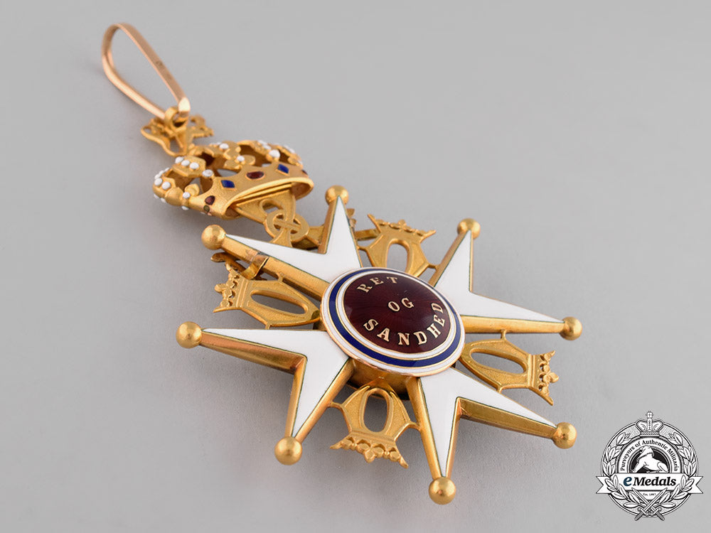 norway._an_order_of_st._olaf;_grand_cross_with_swords_in_gold(1905-1937)_c18-022350_1_1