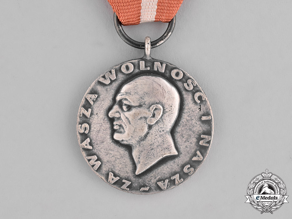poland._a1956_spanish_civil_war_commemorative_medal,_with_document_c18-022387