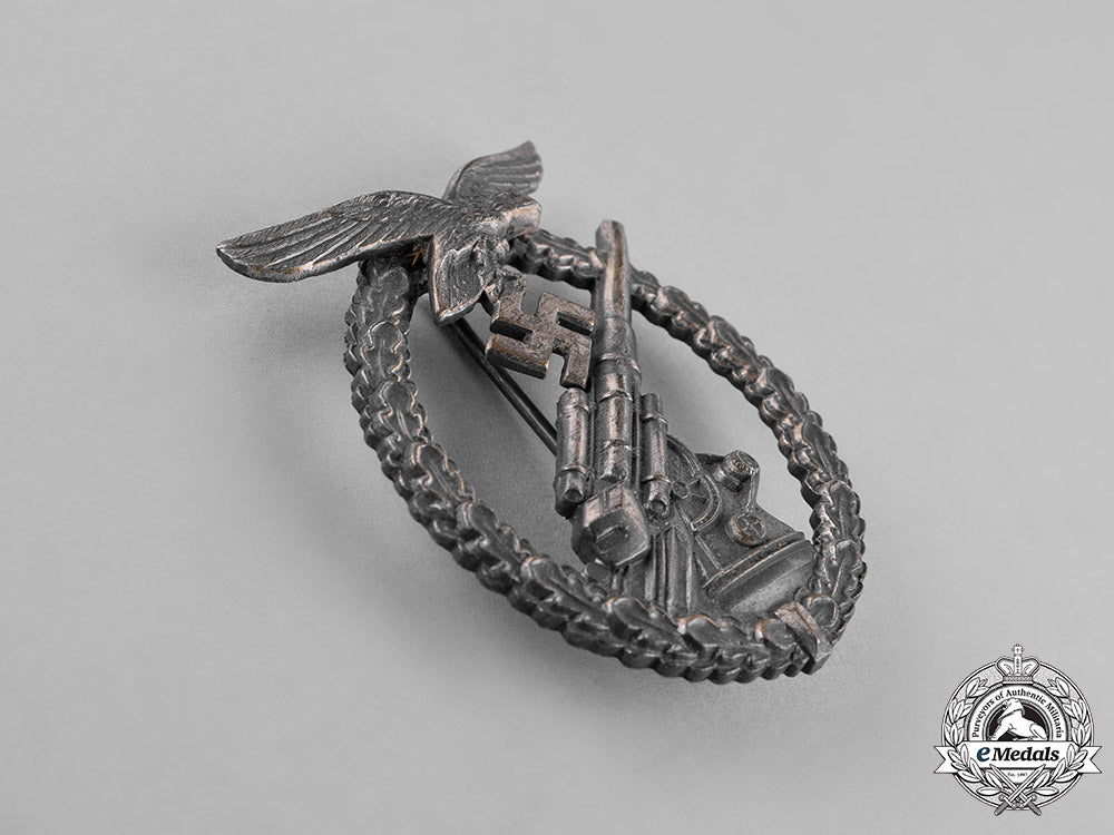germany,_luftwaffe._a_flak_badge,_by_f.w._assmann_c18-022548