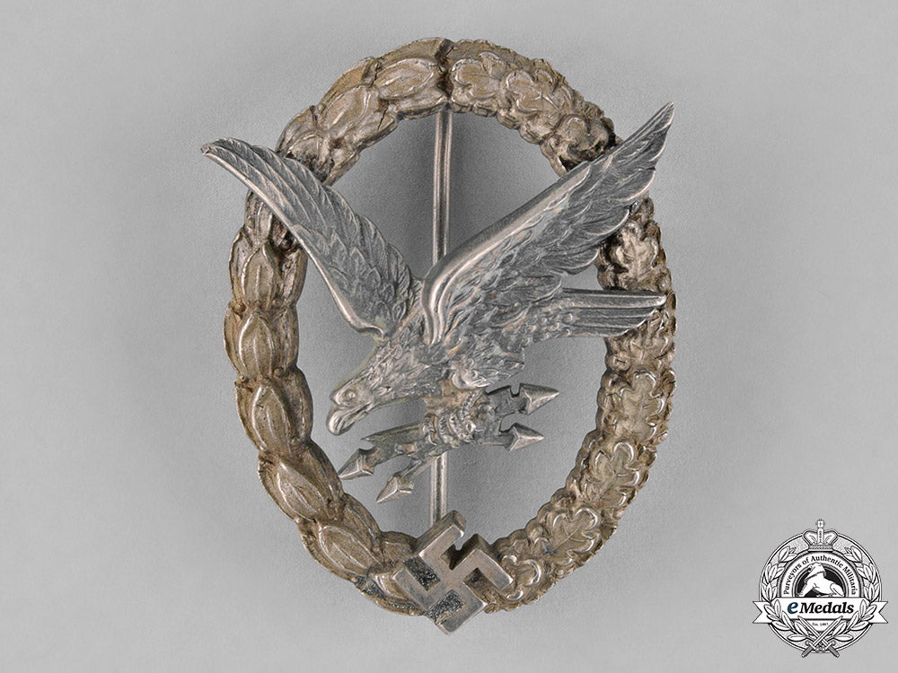 germany,_luftwaffe._a_cased_radio_operator&_air_gunner_badge,_by_jmme&_sohn_c18-022592