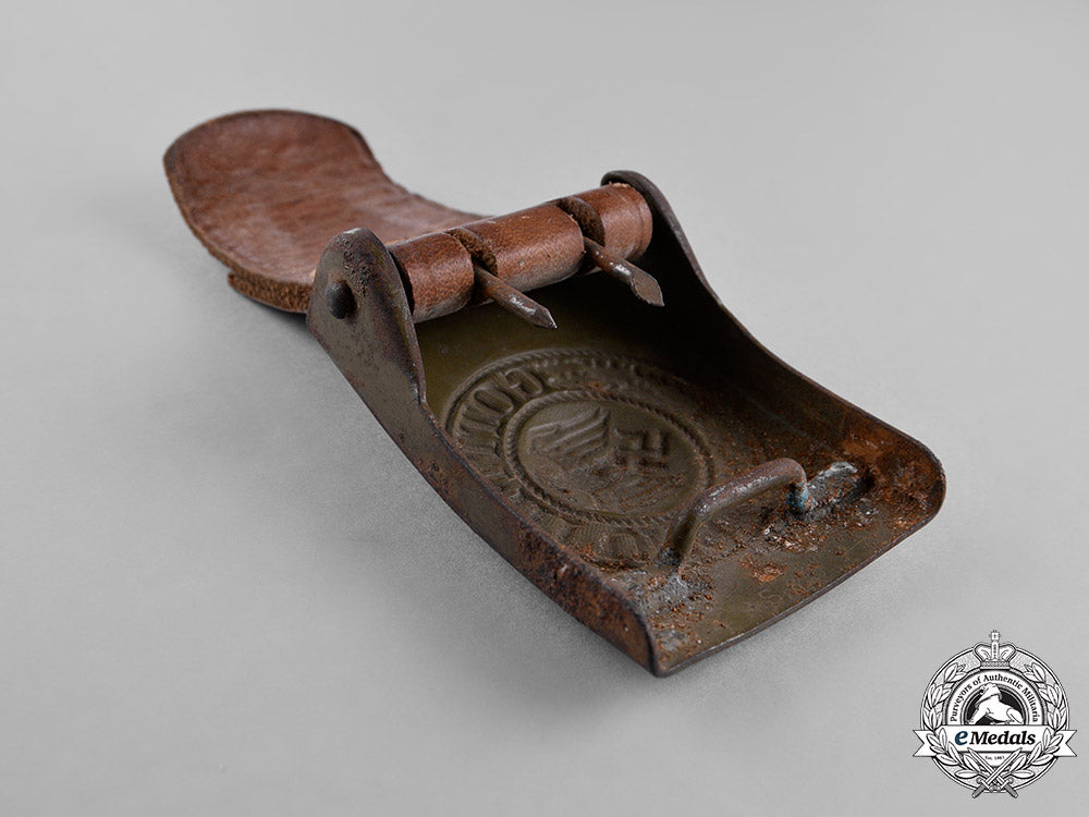 germany,_dak._a_german_africa_crops_standard_issue_belt_buckle,_by_r._sieper,_dated1942_c18-022637