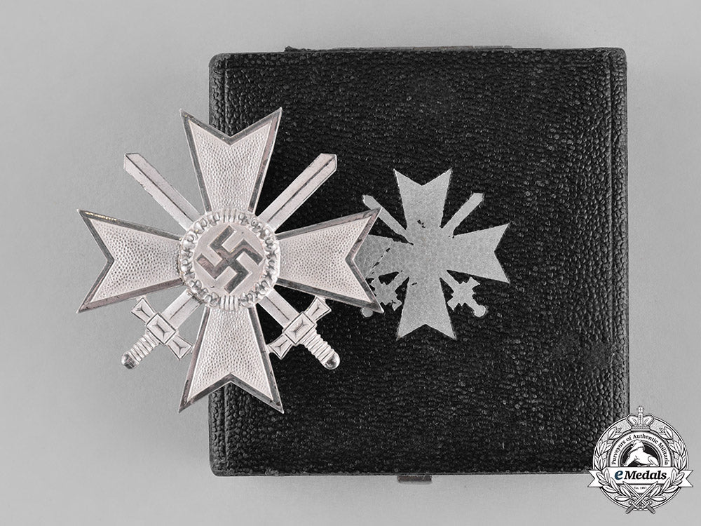 germany._a_war_merit_cross_first_class_with_swords,_in_its_presentation_case_of_issue_c18-022640