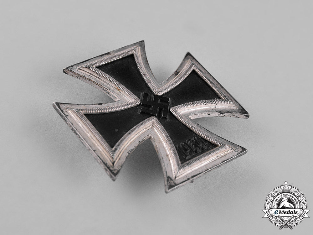 germany,_wehrmacht._a_cased_iron_cross1939_first_class,_by_rudolf_wächtler&_lange_c18-022676